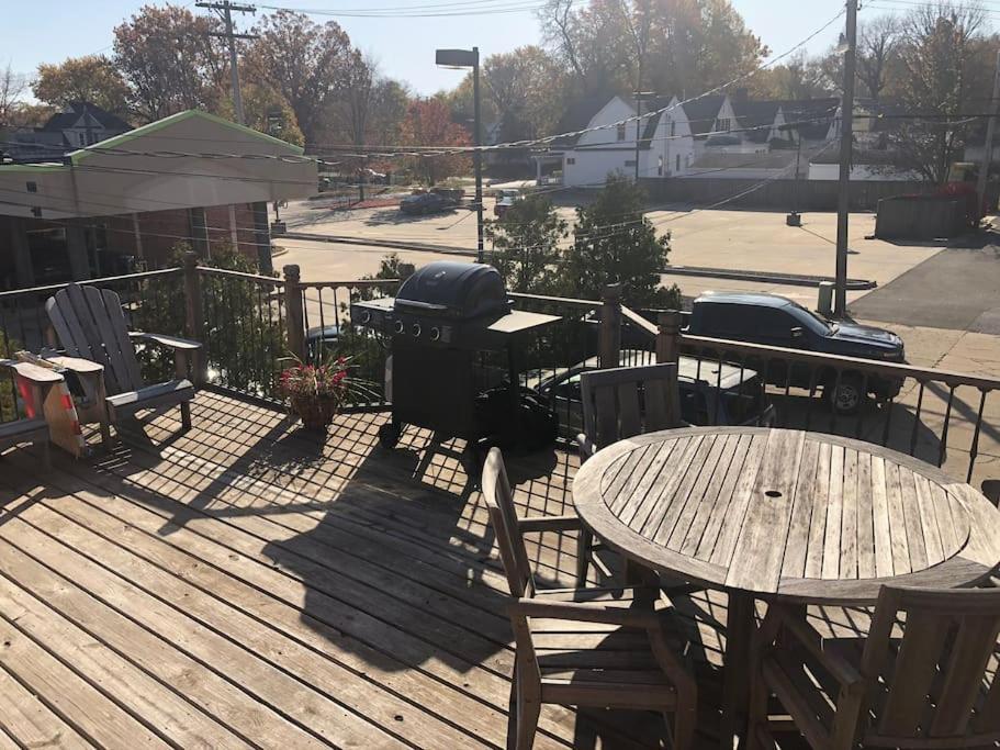 Entire Apartment Close To Downtown - 2 Queen Beds Springfield Exterior photo